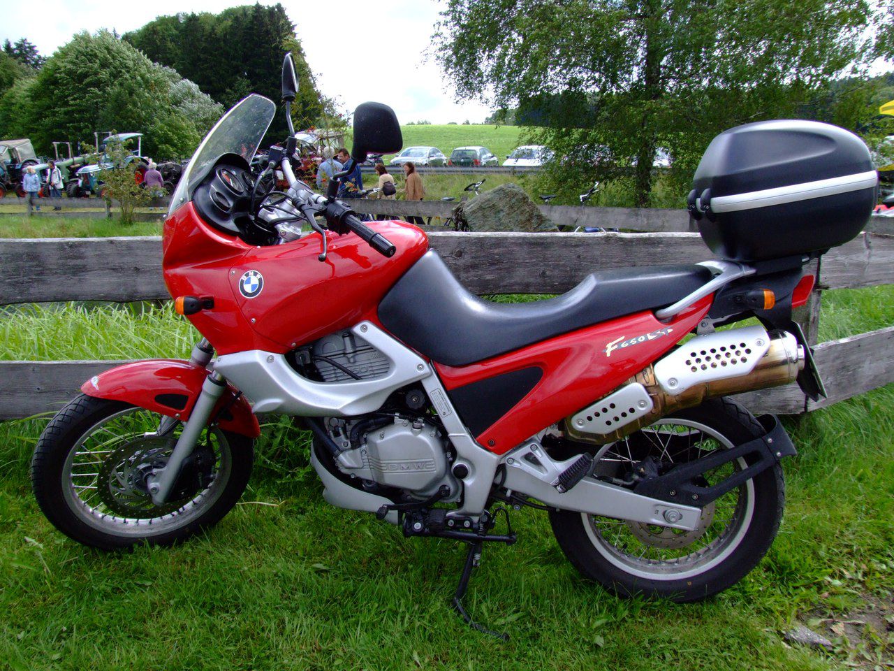 O deputată comunistă, împătimită după motocicletele BMW!