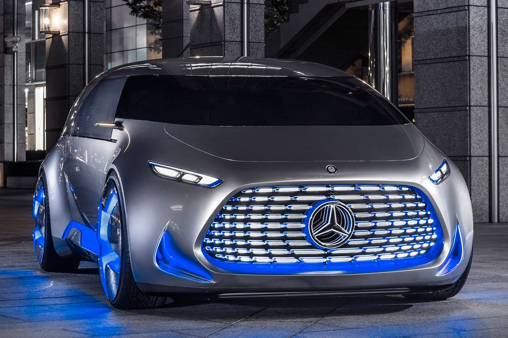 Mercedes показал в Токио беспилотный минивэн