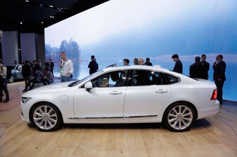 Volvo представило седан S90