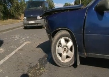 На Чеканах столкнулись два автомобиля