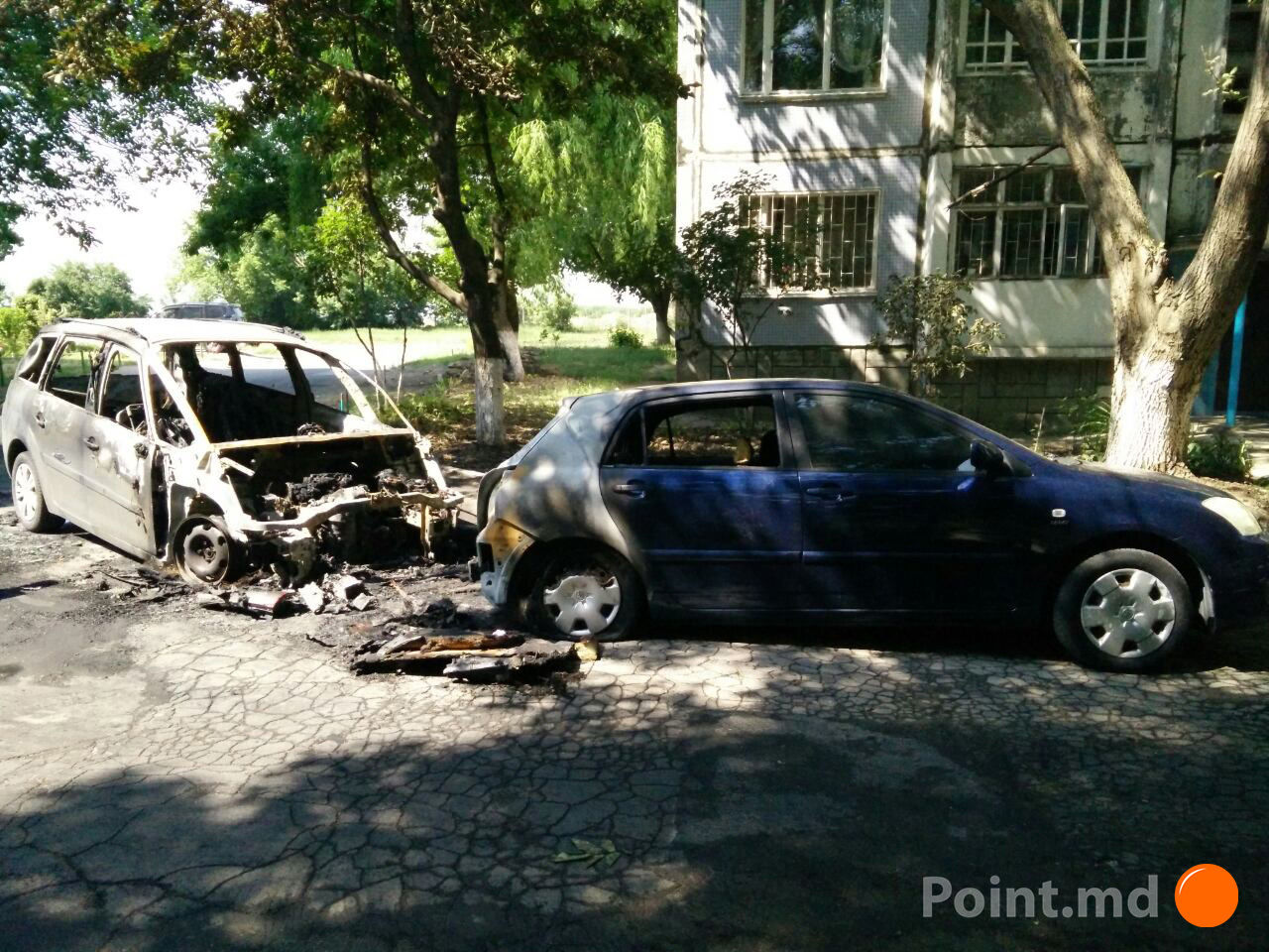 На Ботанике ночью сгорели два автомобиля
