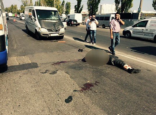 У Северного автовокзала мужчину насмерть сбил микроавтобус