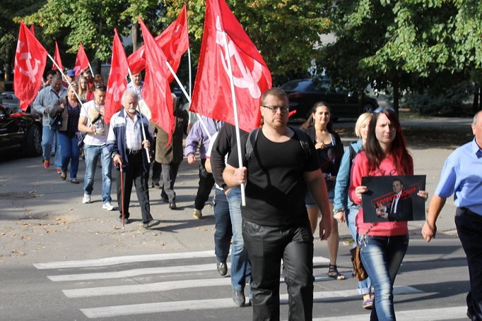К Генпрокуратуре принесли портреты коррупционеров во власти