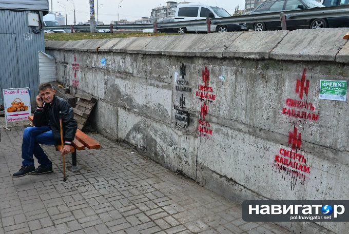 К выборам киевскую Оболонь украсили свастикой и символикой СС