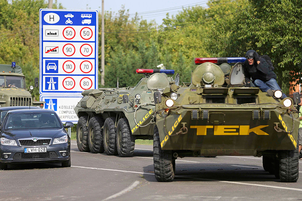Сербия отправила дополнительные отряды полиции на границу с Венгрией