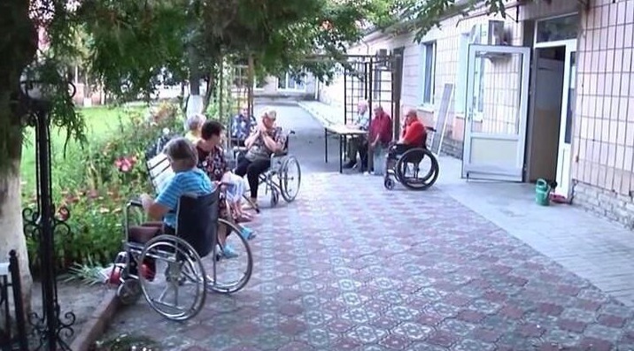 Луганск: гибнут мирные жители, под обстрелом жилые дома