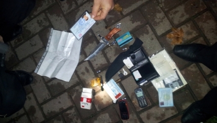 Задержание с применением оружия: Двое молодых людей украли банковский терминал