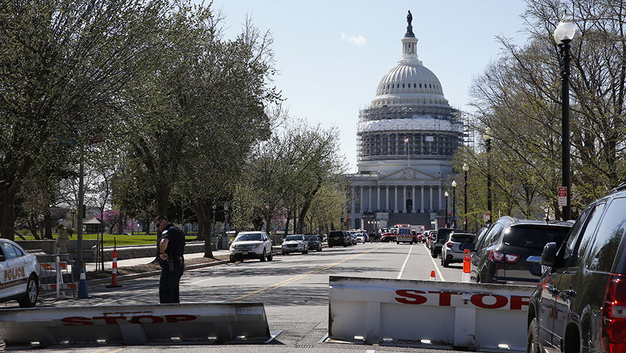 В результате стрельбы в здании конгресса США ранен один полицейский