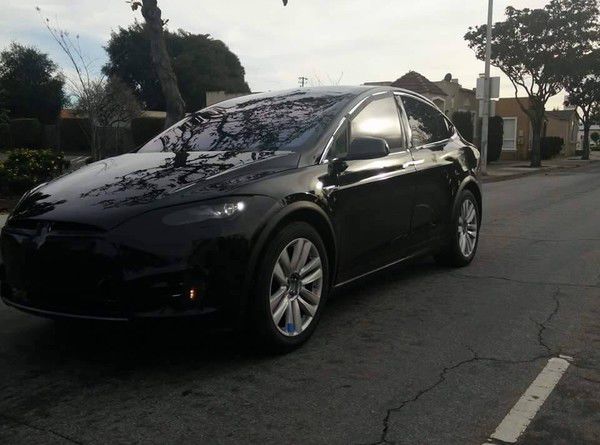 Серийный кроссовер Tesla заметили на дорогах