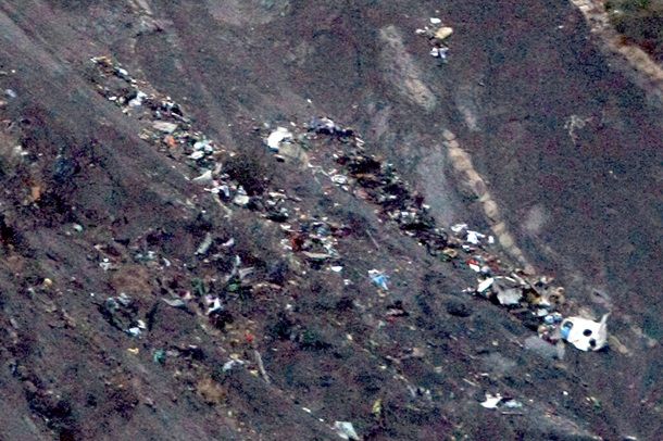 Появились фото обломков самолета, рухнувшего в Альпах