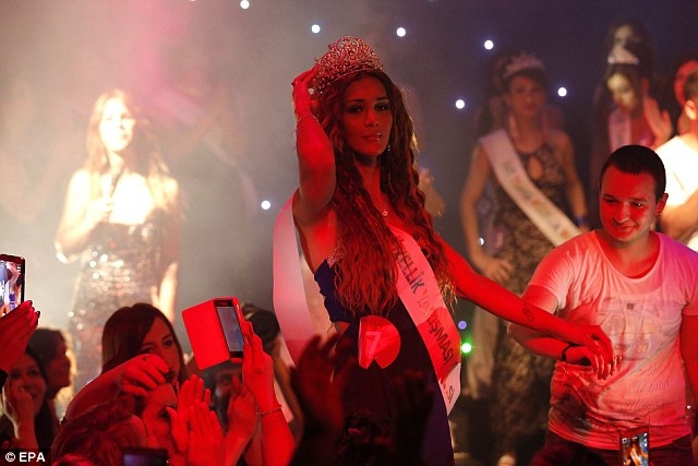 Iata-l pe cel mai frumos transsexual din Turcia!
