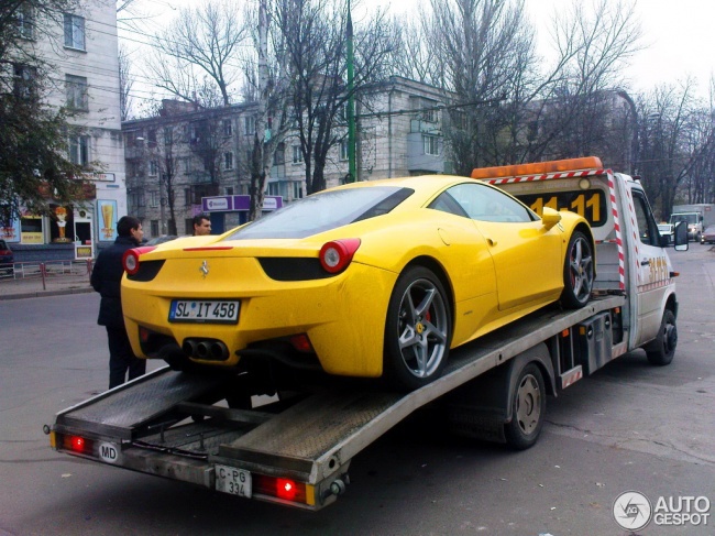 Masini de sute de mii de euro surprinse in Chisinau