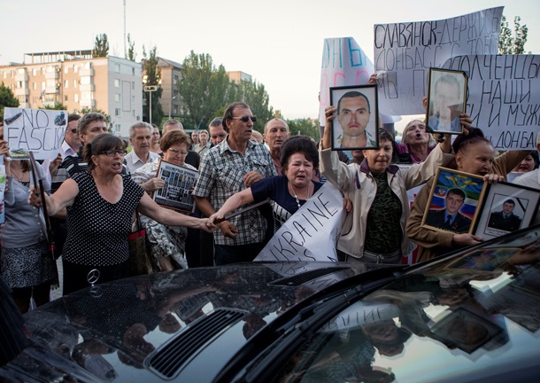 Митинг в Донецке: Кучме и Шуфричу показывали непристойные жесты