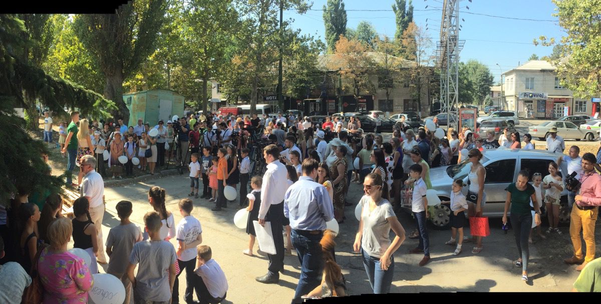 Воспитанники "Кодрянки" перекрыли дорогу танцами в знак протеста