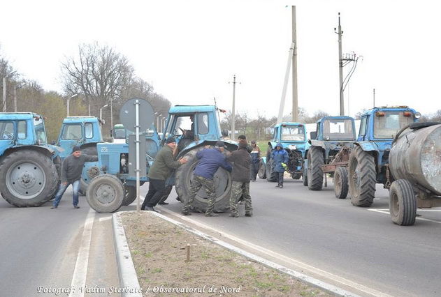 Сельхозпроизводители перекрыли сегодня несколько национальных дорог