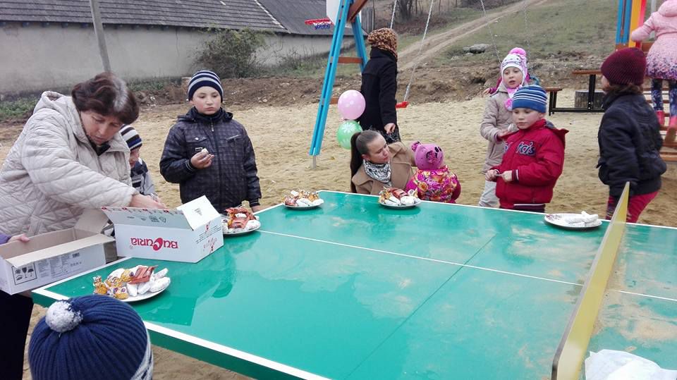 Усатый подарил детские площадки сразу нескольким городам и селам