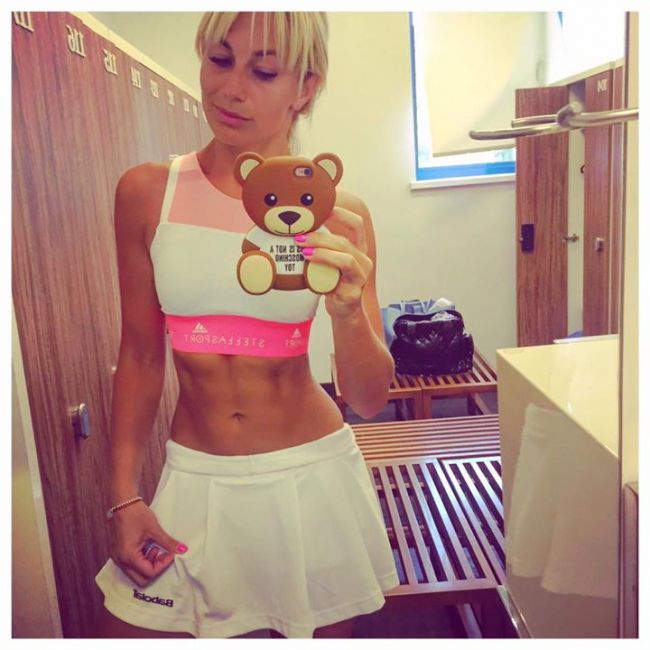 Natalia Gordienko se lauda cu un abdomen perfect