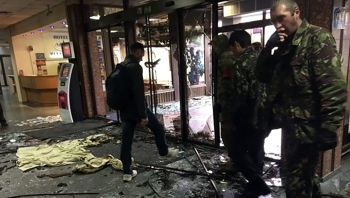 В Киеве "Правый сектор" штурмует гостиницу "Турист"