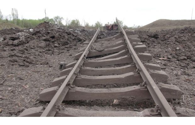 Мощный взрыв на химзаводе в Донецке образовал огромную воронку