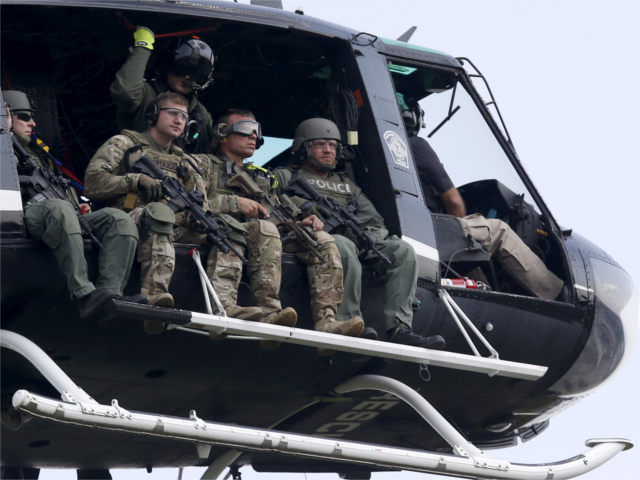 В США масштабная облава на убийц полицейского около Чикаго