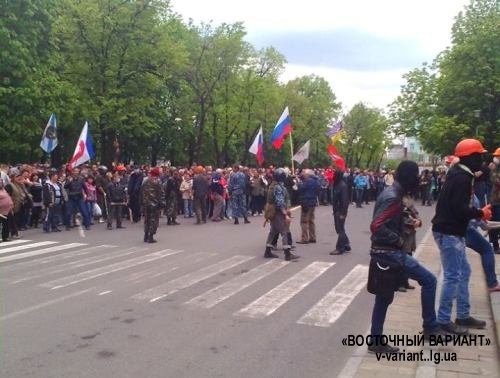 В Луганске идет штурм здания обладминистрации