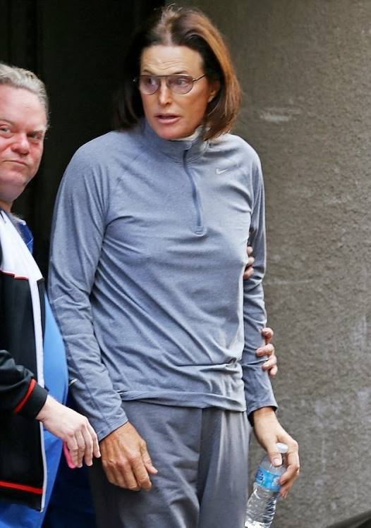 Tatăl lui Kim Kardashian a devenit femeie la 65 de ani!