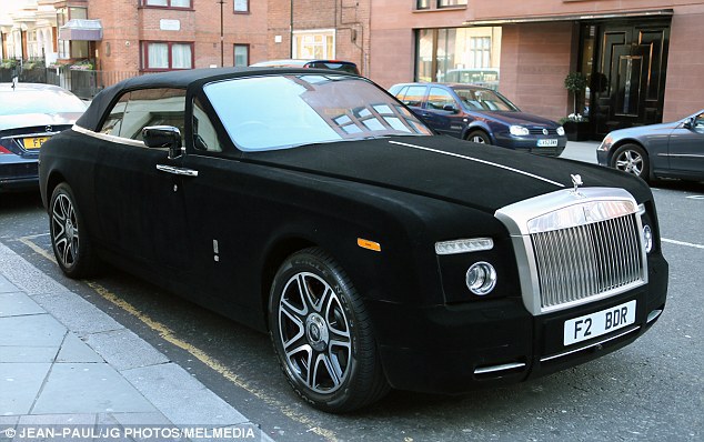 Жителей Лондона поразил бархатный Rolls Royce