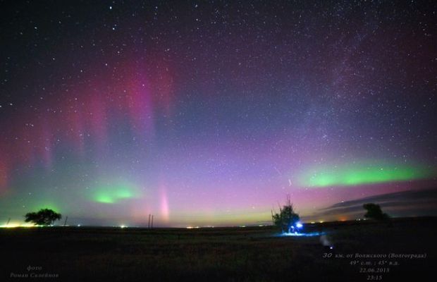 Северное сияние охватило небо России в 30-градусную жару