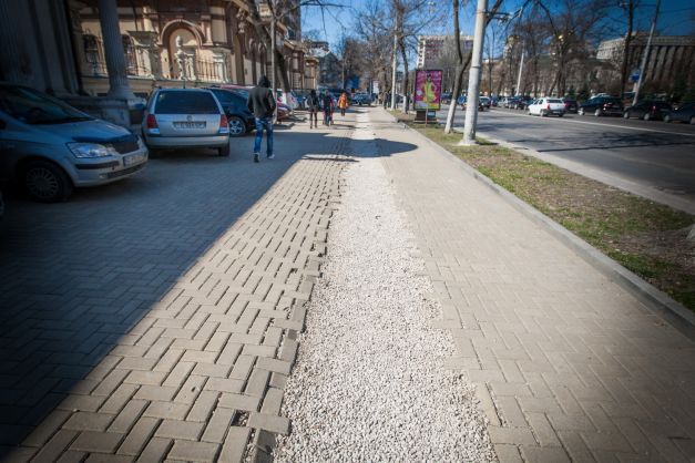 Când vor fi reparate trotuarele de pe Bulevardul Ştefan cel Mare din Chişinău