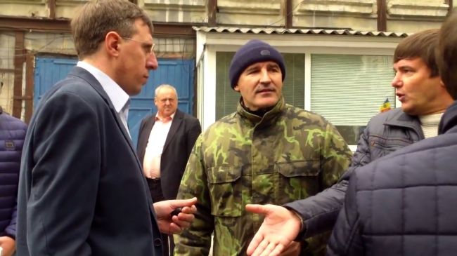 Киртоакэ повздорил с ветеранами войны во дворе мэрии