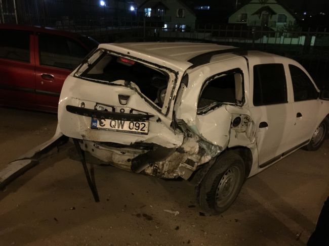 A intrat cu Lexus-ul in 5 masini parcate pe o strada din Durlesti
