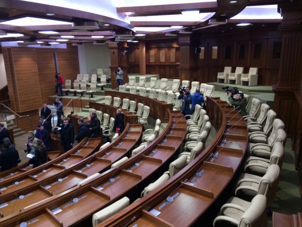 Депутаты переселяются в отремонтированное здание