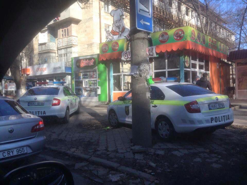 В Кишиневе полиция показывает пример "правильной" парковки