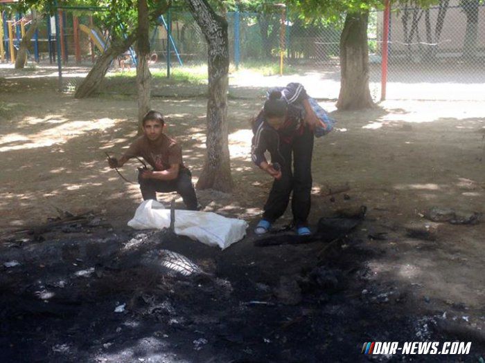 В Закарпатье цыгане разобрали сожженный джип прокурора на металлолом
