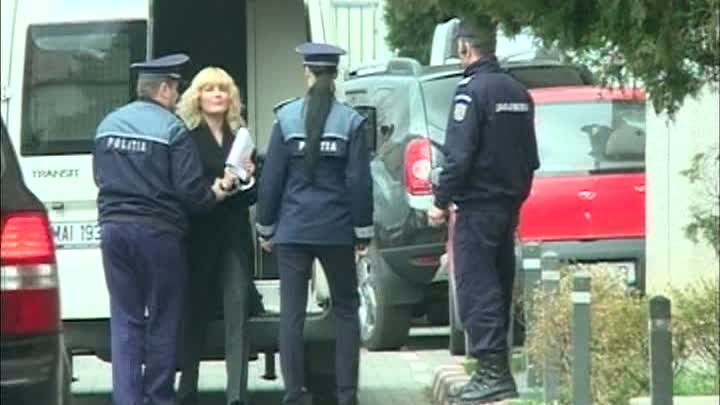 Elena Udrea, în arest ca la coafor