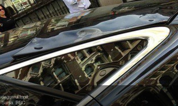 Incredibil! Un bolid de lux Jaguar s-a topit din cauza luminii reflectate de o clădire de birouri
