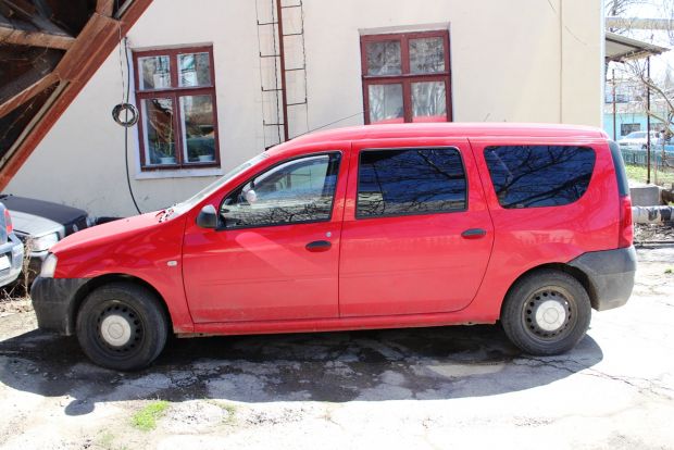 Două taxiuri au fost ridicate, pentru că activau ilegal