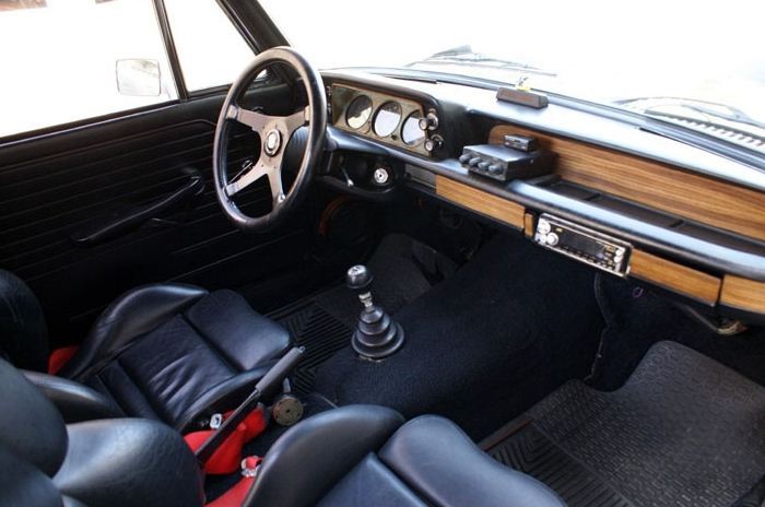 Un BMW din 1971 a fost transformat în pick-up