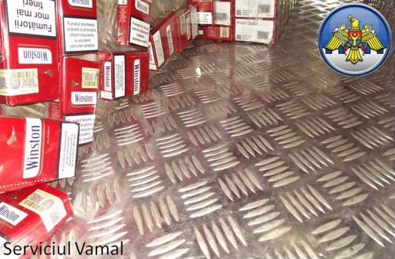 Более 30 тысяч незадекларированных сигарет обнаружили в рейсовом микроавтобусе
