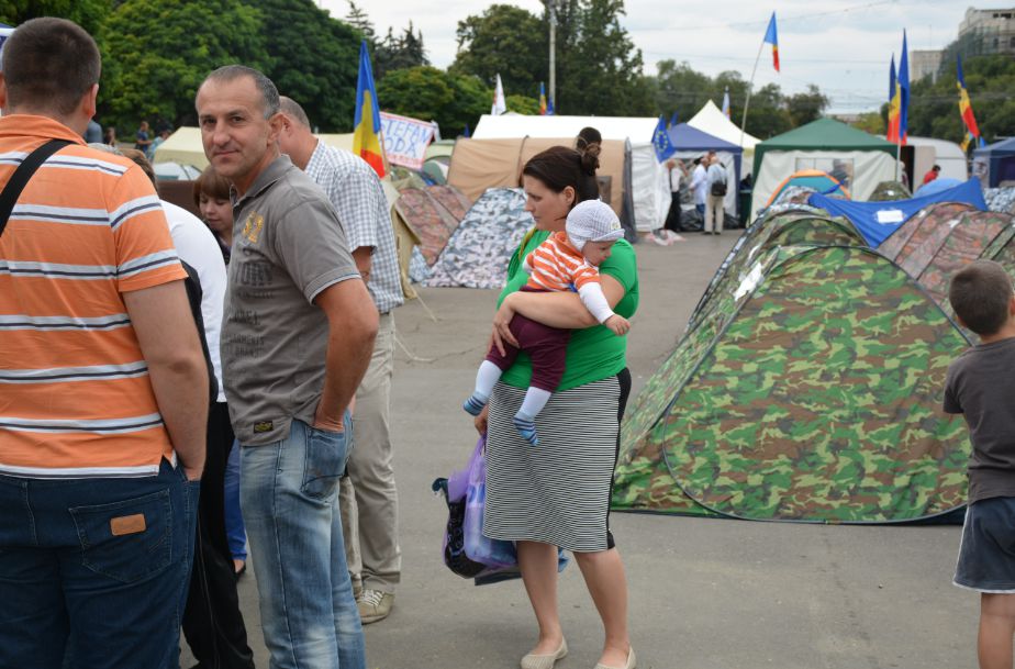 Палаточный городок в центре Кишинева расширяется и обустраивается