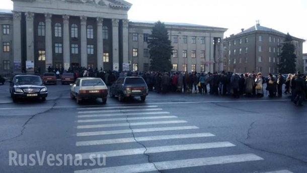 Выборы в ДНР и ЛНР: на избирательных участках образовались очереди