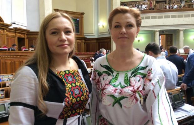 Депутаты Рады пришли сегодня на работу в вышиванках