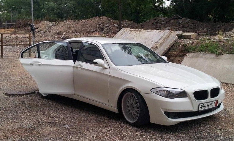 Очередной болгарский шедевр: умельцы переделали старый BMW в новейшую модель