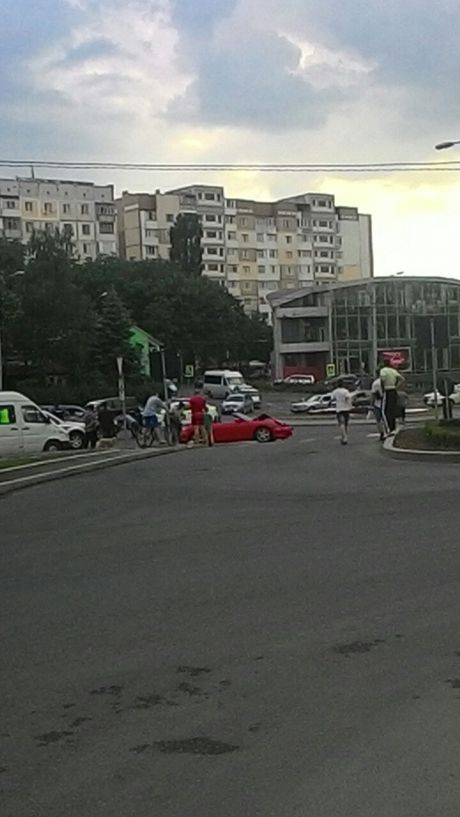 На Чеканах в ДТП попал автомобиль класса «люкс»