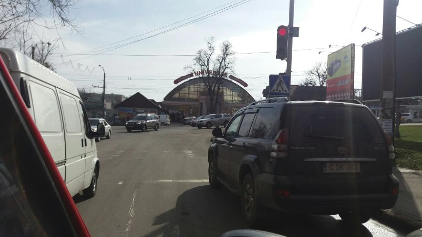 Кишиневский водитель припарковался на стоп-линии