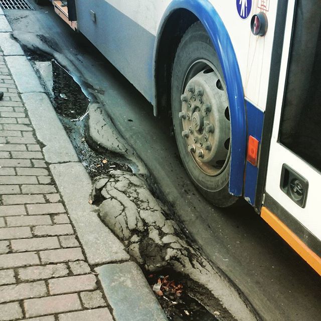В центре Кишинева "поплыл" асфальт