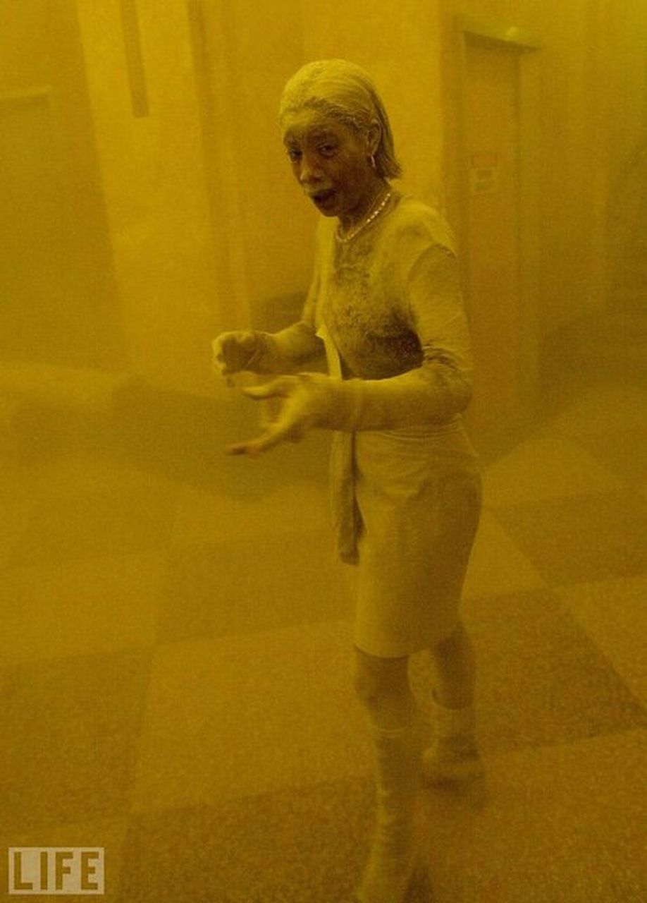Умерла «пепельная женщина» с фотографии места терактов 9/11