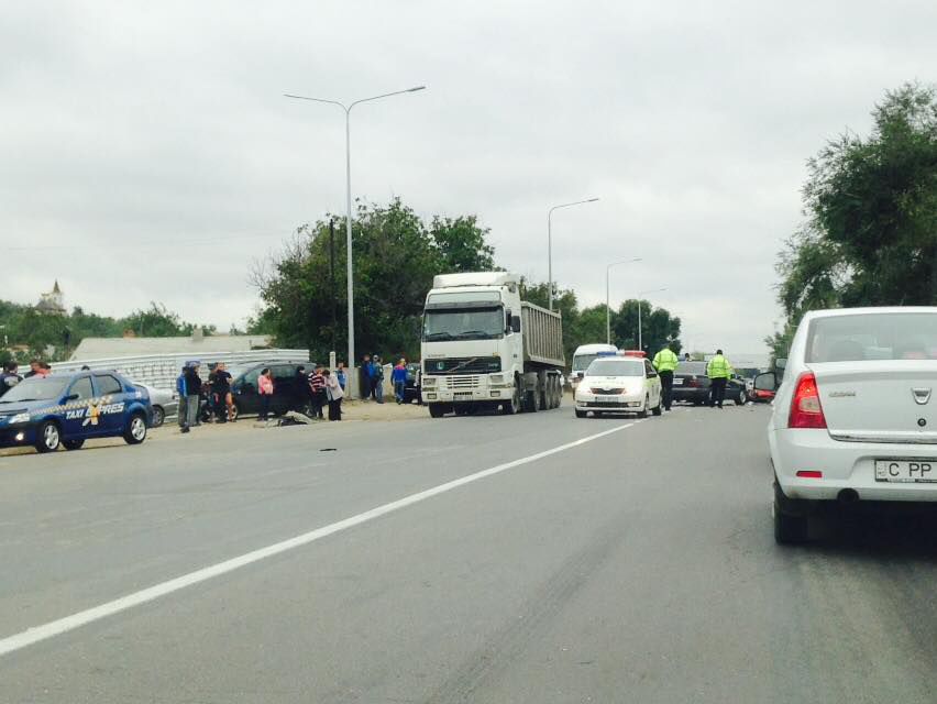 Un motociclist şi-a pierdut viaţa în urma unui grav accident