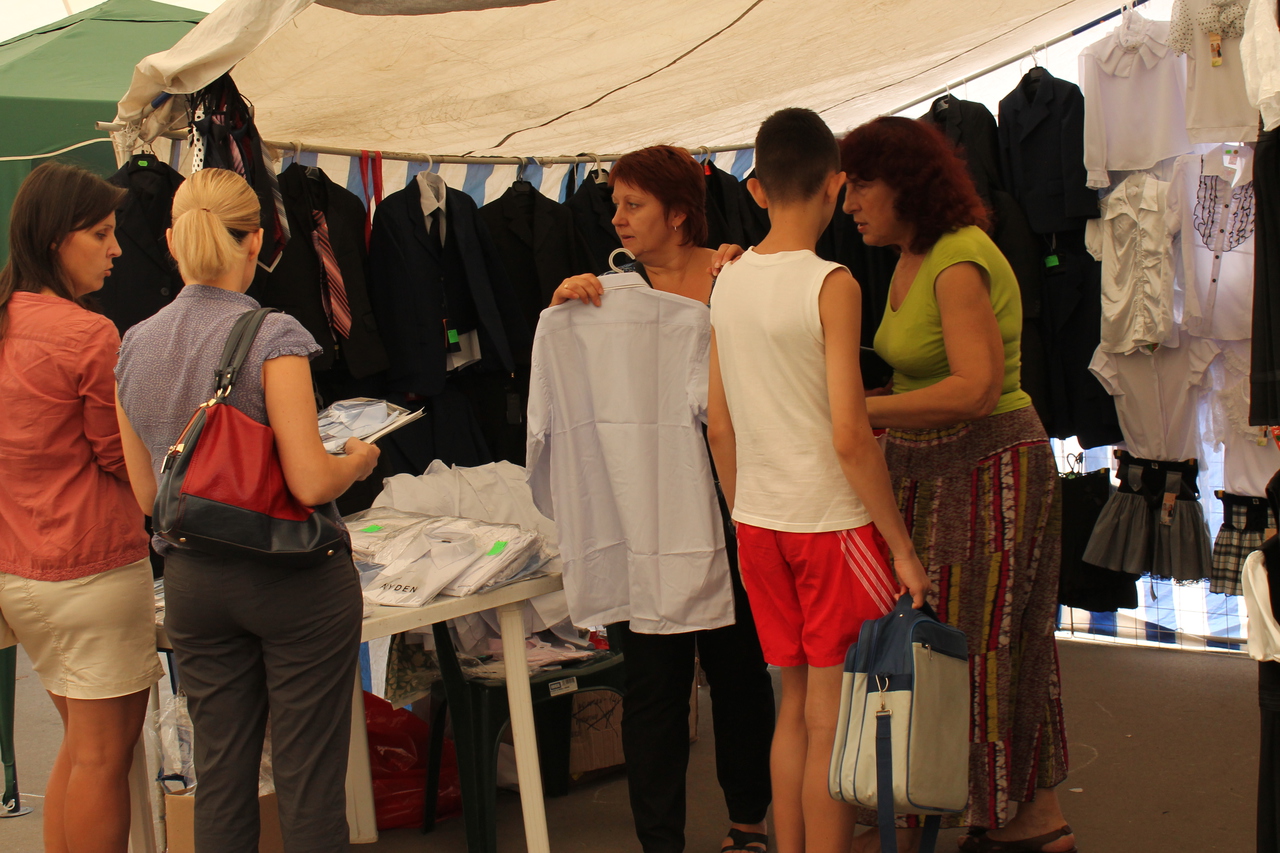 Iarmarocul școlăresc de la „Moldexpo”, prea departe pentru cumpărători