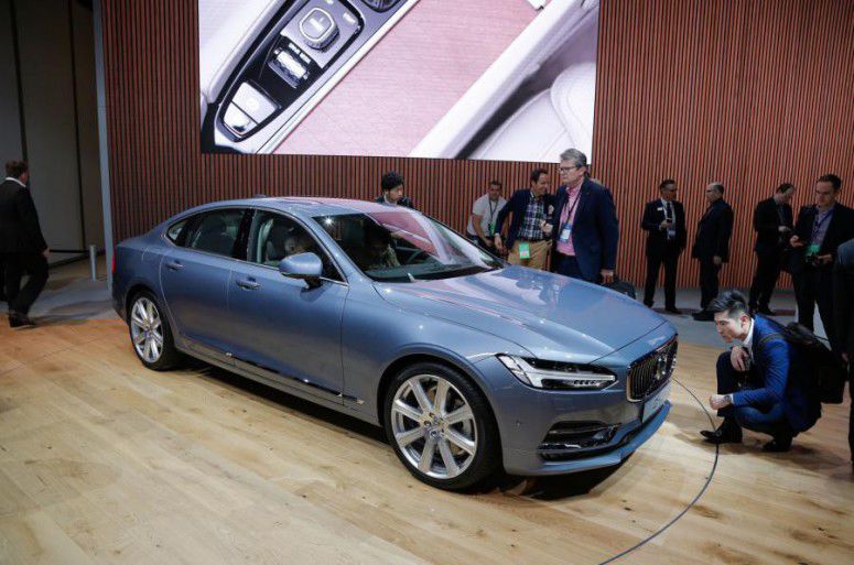 Volvo представило седан S90